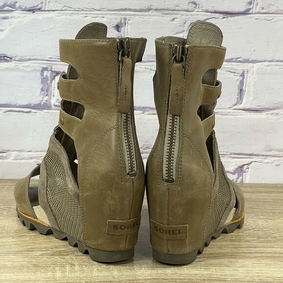 Sorel Brown and Tan Sandals with Gladiator-Inspired Design - Picture 5 of 9